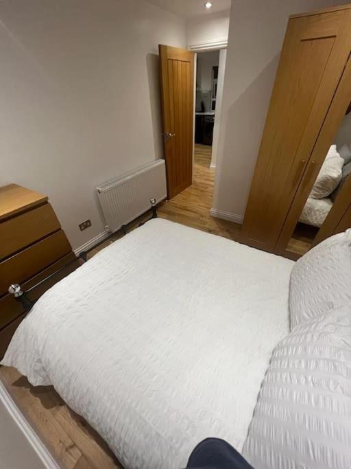 2 Bedroom In Hampdenrd Londra